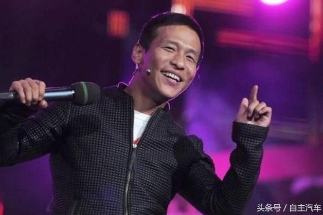 如果不是赵本山，他还在团里打杂，买不起别墅，更别说四辆豪车了