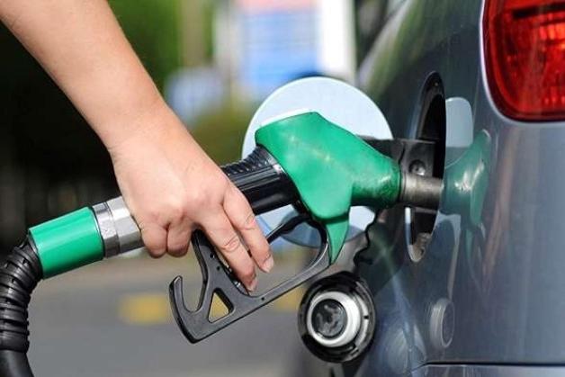 中国油价非常贵?法国人不服:我们的油价12元/升!