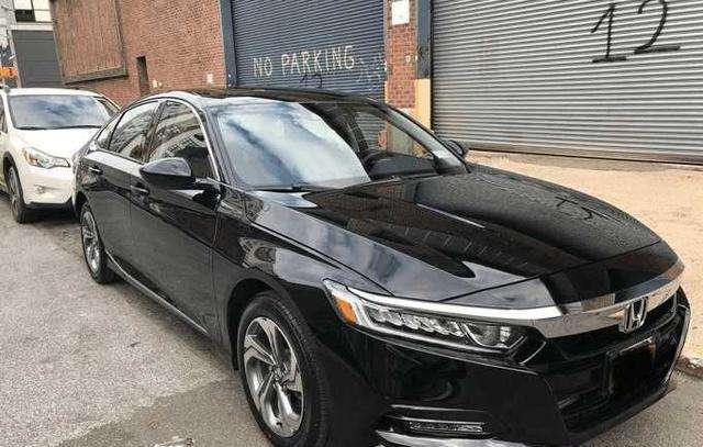 首批十代雅阁亮相，造型运动内饰科幻，16万起同级无敌