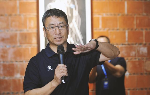 前国足主帅回击白岩松!透露中国足球崛起时间