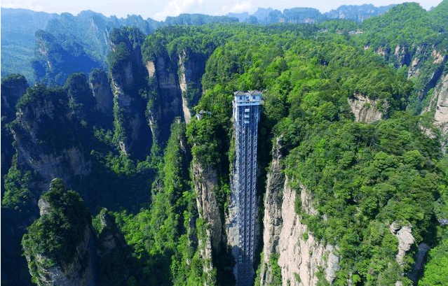 张家界里的阿凡达雕像, 网友说多此一举。