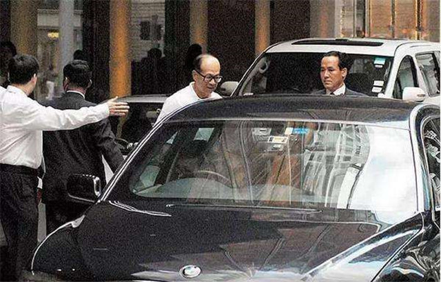 首富李嘉诚开什么车?除宝马7系、劳斯莱斯外
