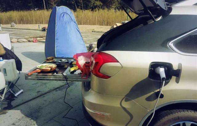 公认最牛的比亚迪, 30万不到让宝马吃灰, 还能打火锅搓麻将!