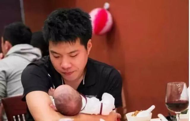 黄毅清连发十几条微博称崔永元包养情妇,微博