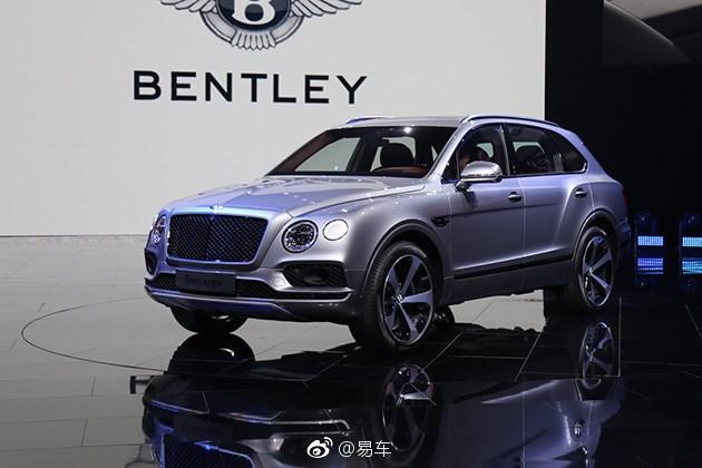 宾利添越V8北京车展亮相，搭载4.0T双涡轮增压V8发动机，百公里加速4