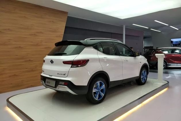 新能源中冲出一匹黑马!东南DX3 EV400