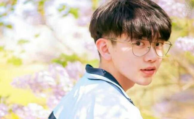 抖音男神全靠滤镜?到底长的什么样子看过照片