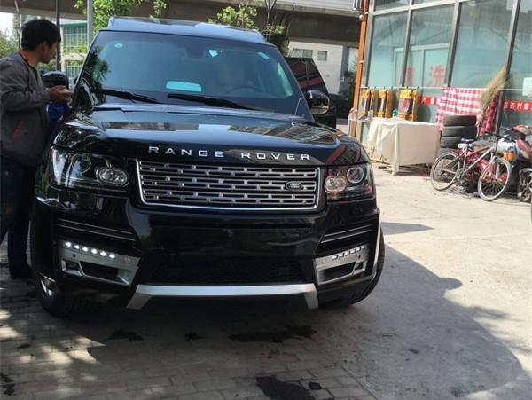 国内最贵的路虎, 土豪老板880万提回家, 防弹加长版!