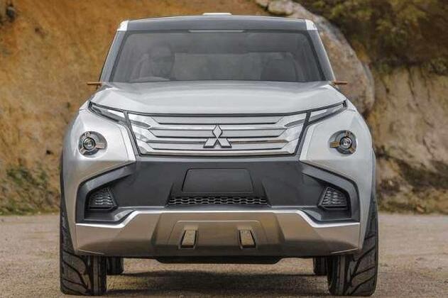 三菱终于爆发了！档次不输揽胜，2.0T配8AT仅20万起，放弃汉兰达