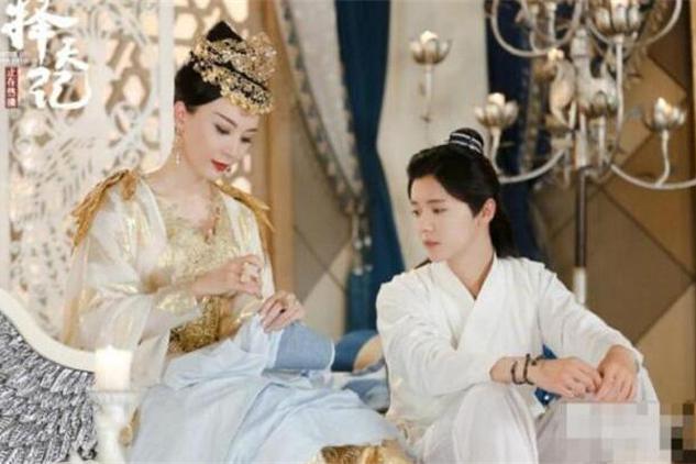 和鹿晗似姐弟，曾抢了孙俪的风头，今嫁二婚男坐拥跑车，还当后妈