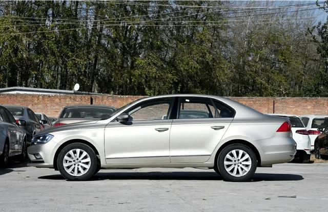 帮解答:2018朗逸手动舒适和18宝来手动舒适哪