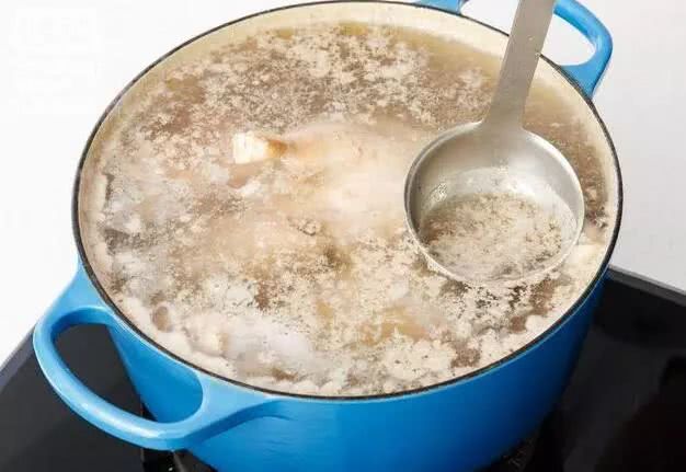 炒菜前需不需要焯水?教您正确方法,营养不流失,去腥护