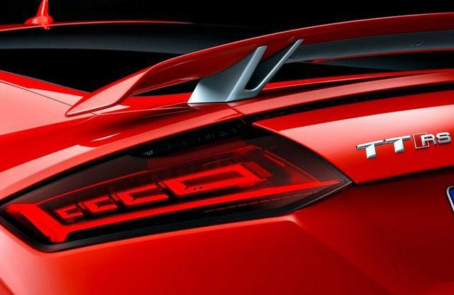 多一缸就胜出！终极钢炮奥迪TT RS强势逆袭保时捷！