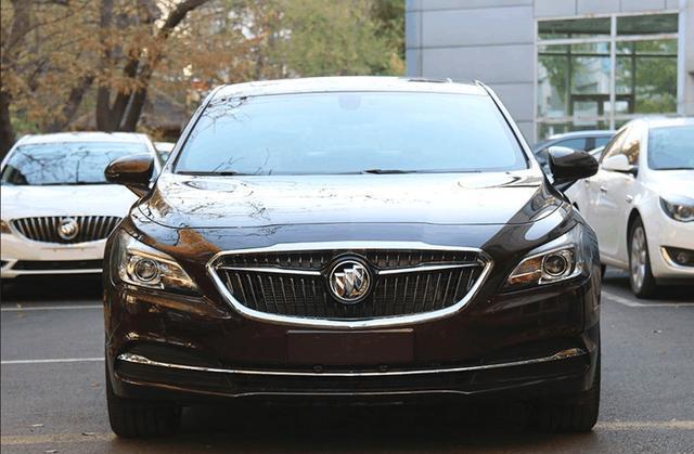 内饰媲美宝马五系, 质感不输奔驰, 卖17万, 还买啥帕萨特!