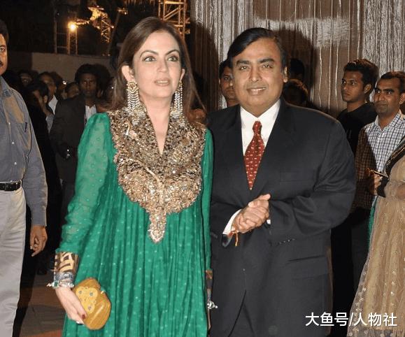 贫穷限制了你的想象! 印度首富和弟弟吵架, 总理站一旁劝架