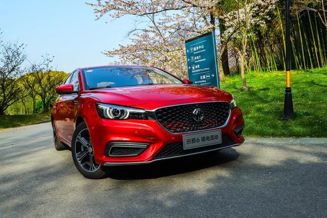 还在犹豫是否买宝马3系？这款622牛·米扭矩的车要了解一下吗？