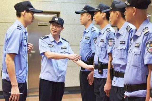 辅警工资不高，为什么很多人“挤破头”去应聘？现在知道还不晚