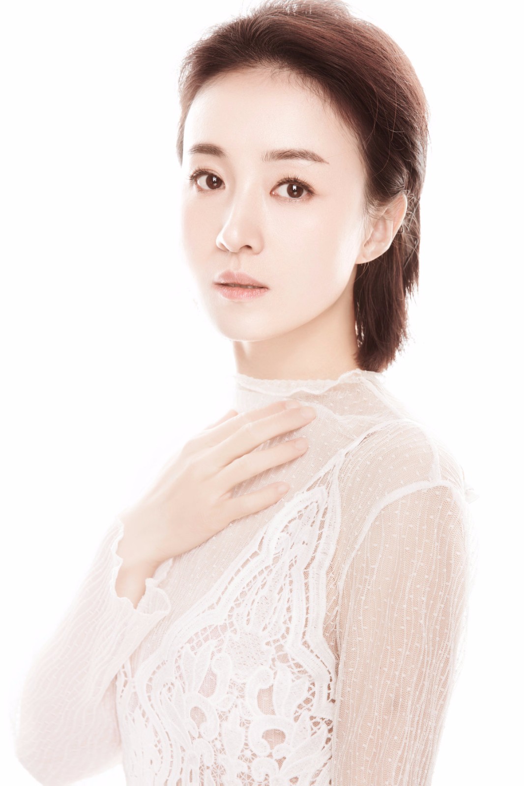 吴婷爆最新春日写真 优雅柔美宛若仙子