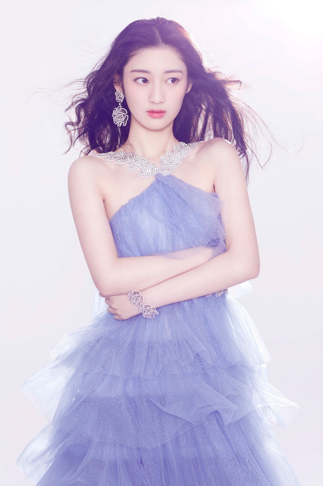 华谊小花戚砚笛写真曝光 高颜美貌备受瞩目