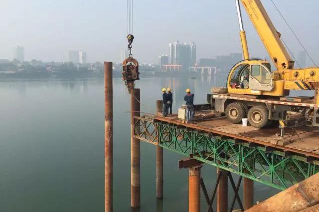 一直很好奇斜拉桥是怎么施工的,九张简笔画让