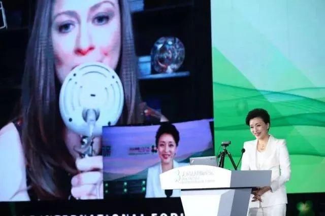 切尔西克林顿：我二十岁的时候就意识到和父母不一样！
