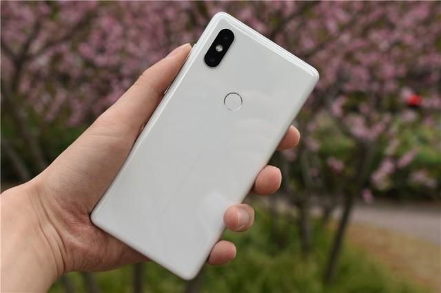 相近的配置,700元的差距我们该选谁?