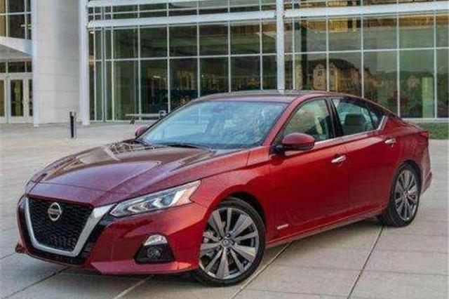 全新日产天籁实车，造型年轻，搭载英菲尼迪同款发动机，17万起！