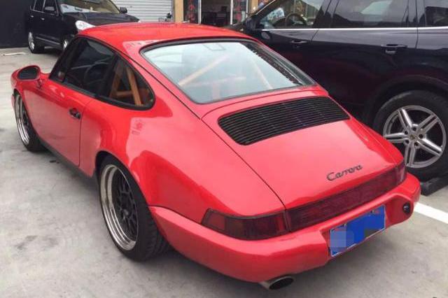 大学生8000买二手普桑，花1万改装拍卖出了保时捷的价格！