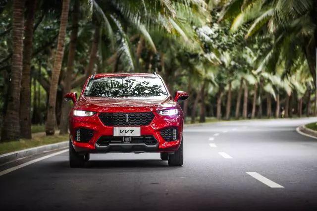 布加迪威航之后，C罗的停车场里又多了一辆WEY VV7