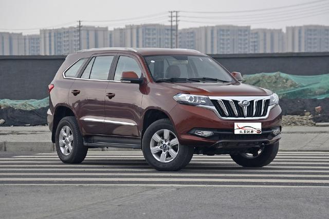 2.0L配后桥差速锁，还采用非承载式车身，硬派SUV买它不错