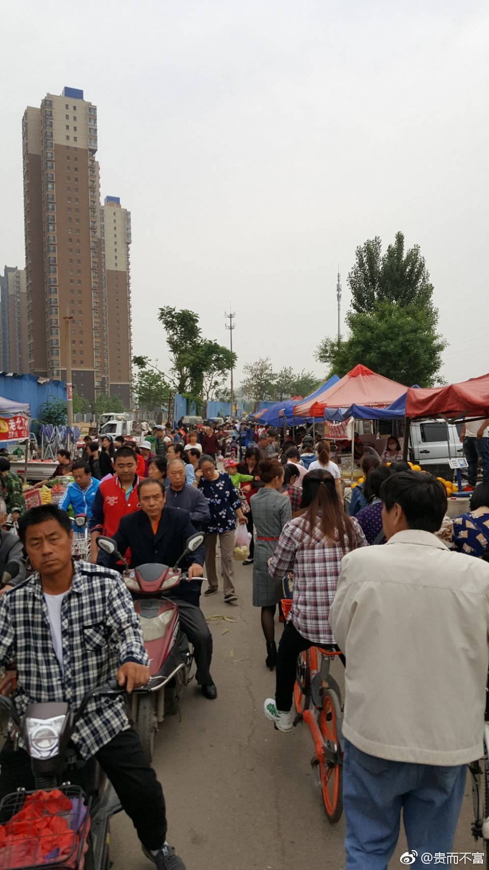 有百年历史的赵陵铺集市现今依然红火