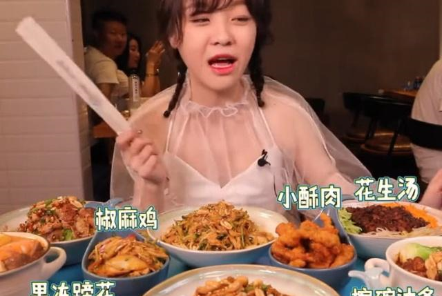 实拍大胃王mini吃6份厦门特色沙茶面,网友看着就好想吃