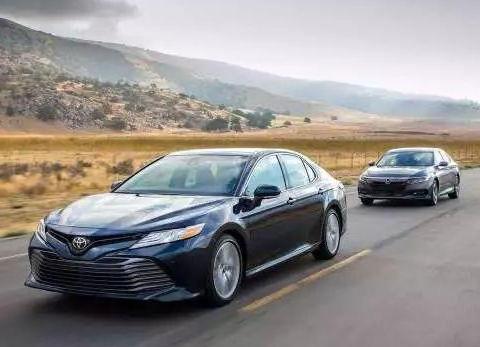 仅仅1.5T的十代雅阁，能硬撼凯美瑞吗？