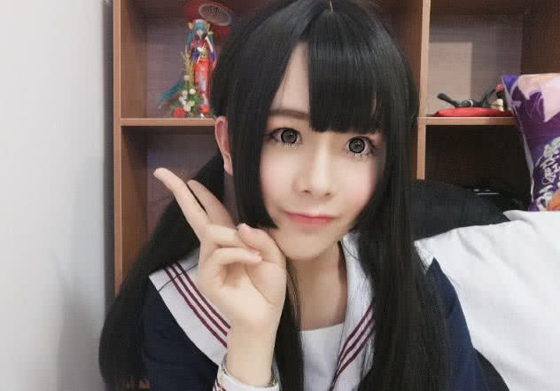 抖音又现女装大佬,撩头发闭眼,美艳动人,墨轩:我