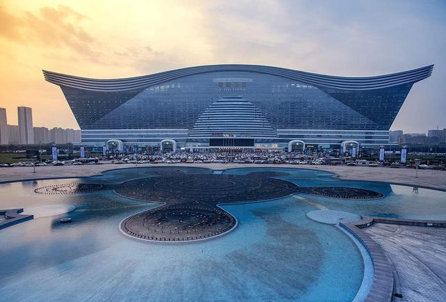 一座城市建筑和一个商人的野心--成都新世纪环球中心