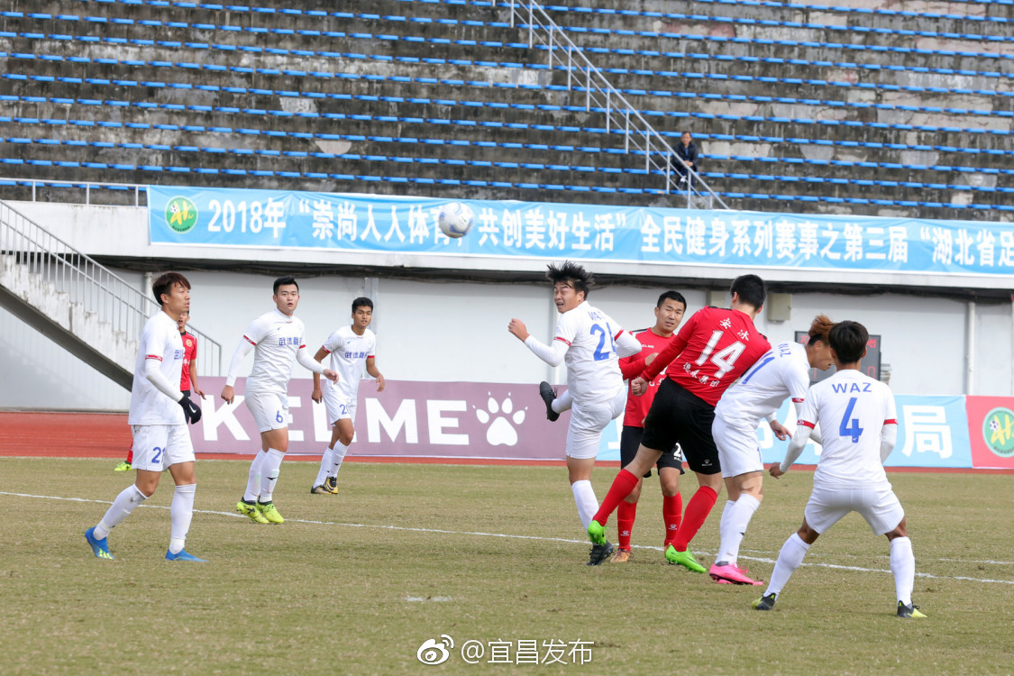 11月18日,武体载铭足球队与湖北华创做球队进