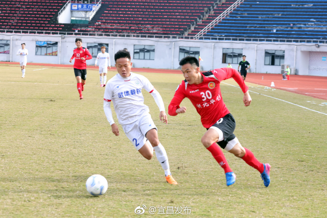 11月18日,武体载铭足球队与湖北华创做球队进