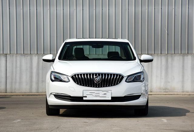 这车油耗不到6L, 上年卖了37万台, 比朗逸便宜, 比轩逸操控好