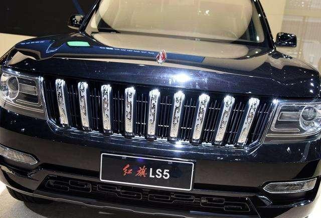 红旗最强SUV到达4S店, 全身挂满17条龙, 这才是真正的中国车