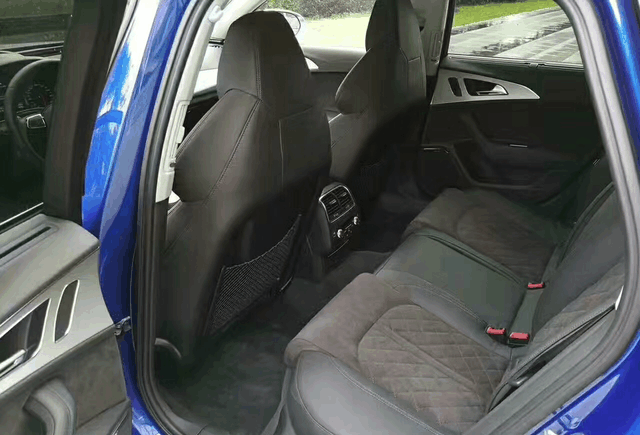 上万奢饰品不满足, 女朋友竟还要求买七十多万的奥迪RS6