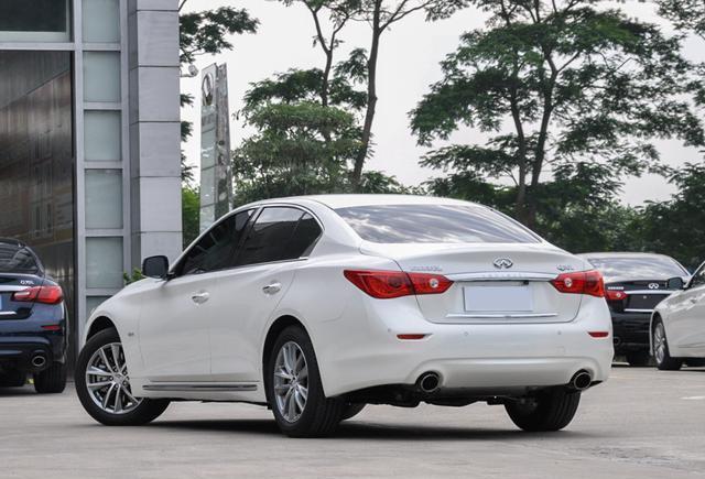 加长版奇瑞王贴上奇瑞车标, 能让宝马3系俯首称臣么?