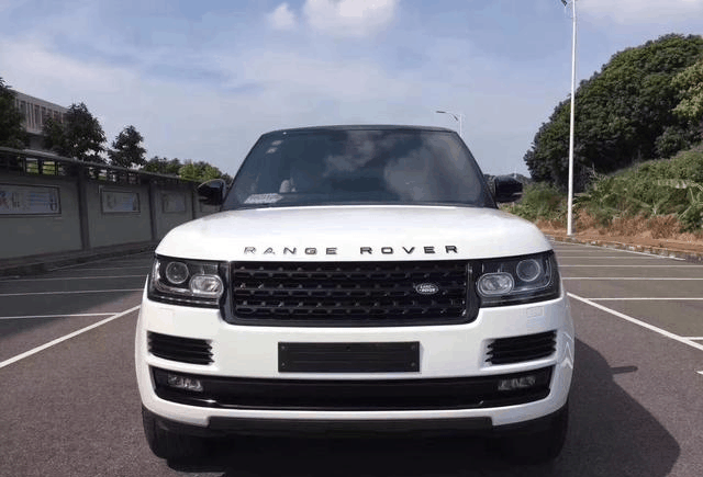 揽胜行政落地价284万, 如今仅售52万, 车主称: 准新车配置超全