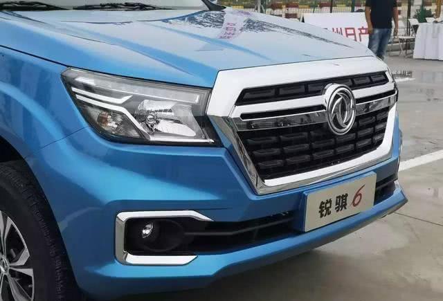这款全新的车,采用与奔驰相同的底盘技术,搭载2.5T+6AT