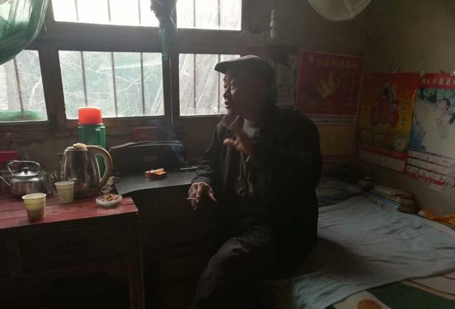 清河边上的钓鱼人