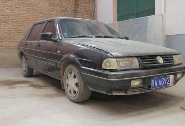 桑塔纳复古美式改装 回头率高得惊人 网友：配色很“新潮”