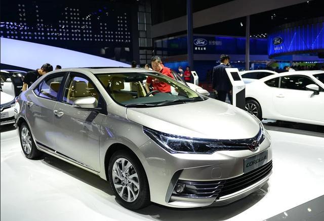 2017款丰田卡罗拉, 外观帅气颜值超高, 内饰豪华有科技感