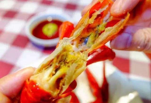 百行孝为先!母亲节带妈妈来程大龙虾为妈妈剥又肥又大的小龙虾