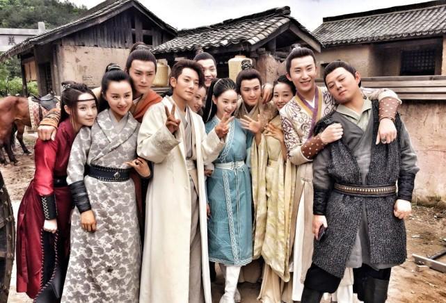 电视剧新版《寻秦记》杀青了 男主陈翔发图不忘黑吴奇隆一把