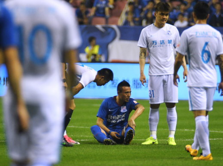 在上海申花与一方的比赛中毛剑卿受伤,最新诊