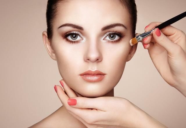 粗眉毛的女生你就不画眉毛了?化妆师告诉你快速三分钟搞定